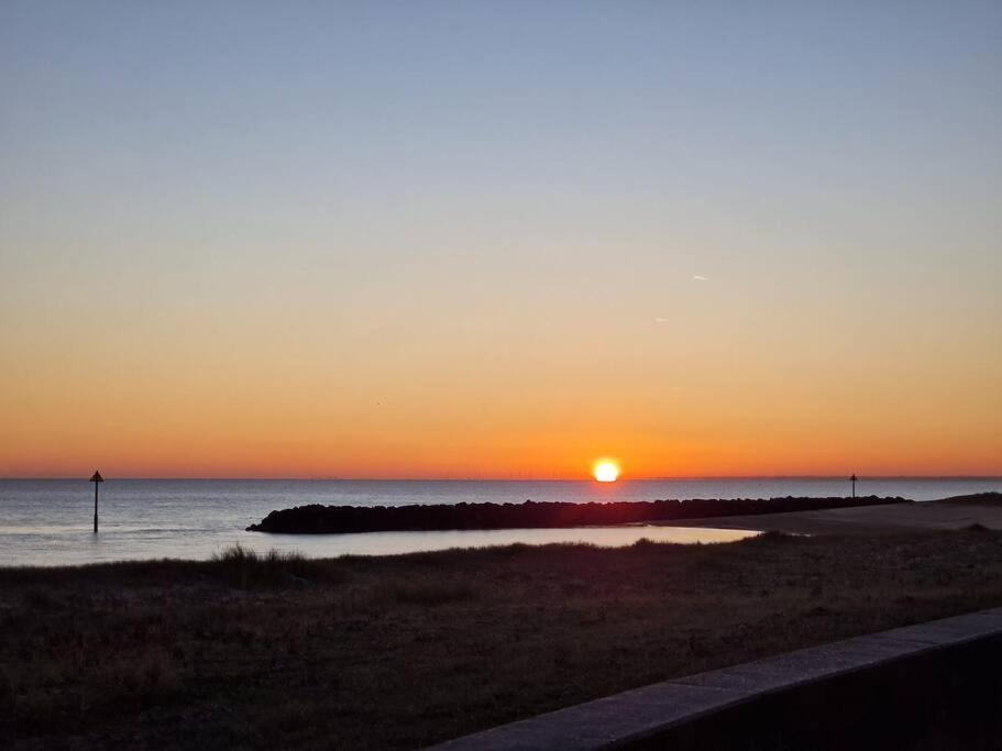 Awave From It All - Escape The City Life Jaywick Sands 外观 照片
