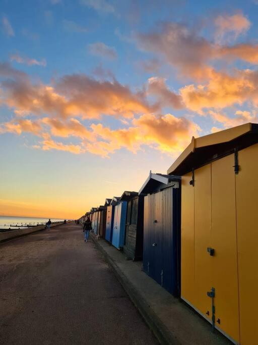 Awave From It All - Escape The City Life Jaywick Sands 外观 照片